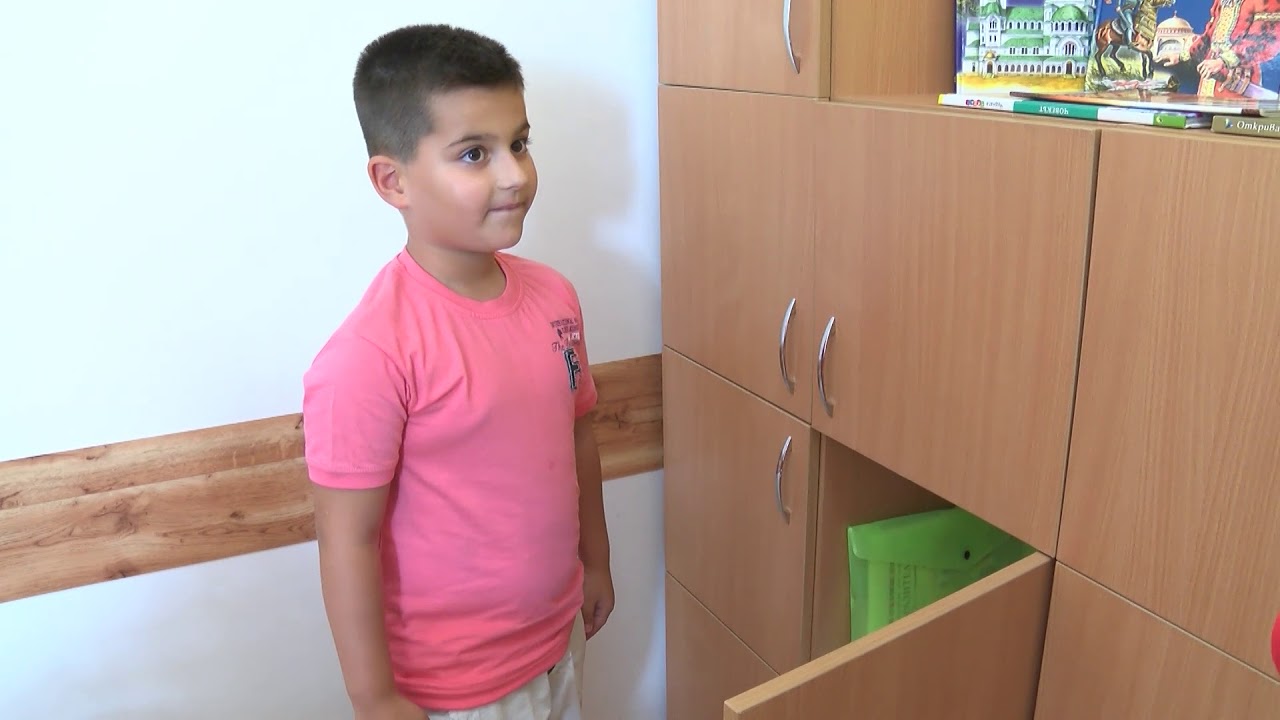 Шкафчета в училище борят тежките раници на учениците