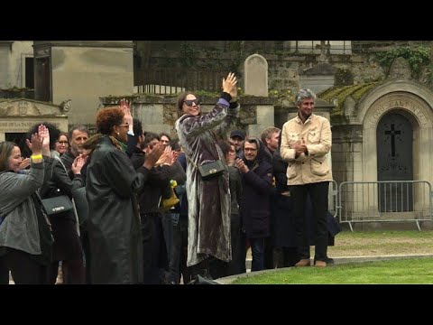Watch YouTube video titled Obsèques de Jacques Higelin au Père-Lachaise (funeral)