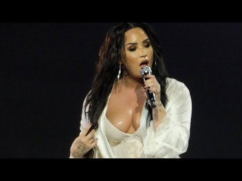 Demi Lovato - Lonely - Live Paris 2018