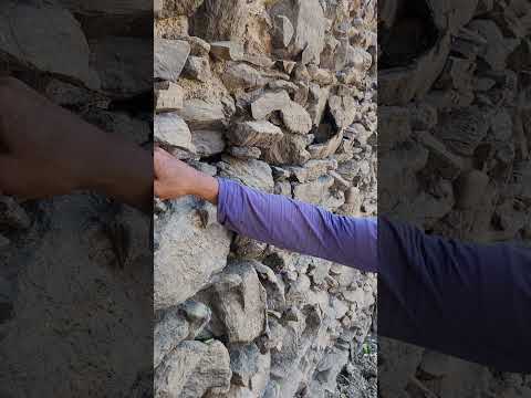 Açude em Mucambo, Paulistana, Piauí: parede original, construída pelos Escravos.