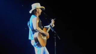 Kenny Chesney Old Blue Chair - Mohegan Sun Arena, Uncasville, CT 5/13/16