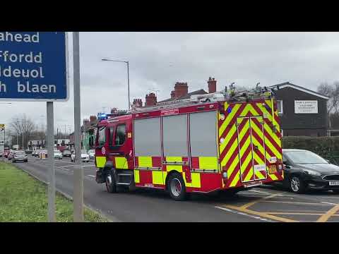 On call Pump! Deeside Fire Station |38P2 | Turnout To car fire