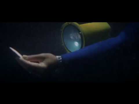 Jaws -- Hooper finds Ben Gardner's boat