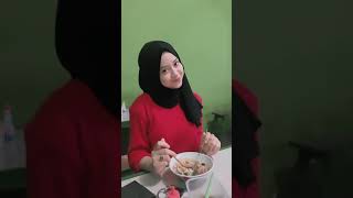 Download lagu Mentahan Halu Makan Sama Cewek Cantik. buat manasin mantan, prank temen. mp3