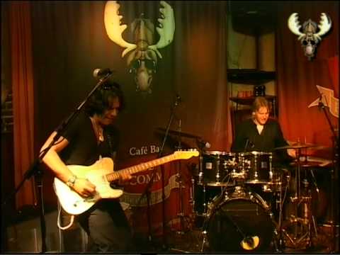 Wolf Mail - Love breaking shuffle - live at Blues moose café