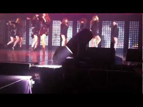 [110611] SM Town in Paris - Girls Generation (SNSD): Run Devil Run