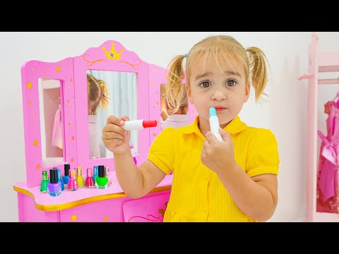 Alice and Nicole play Dress Up and want the same dress