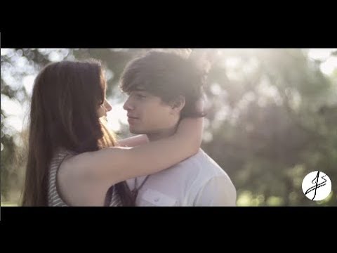 Julian Serrano ft Oriana Sabatini - Love is Louder ( Video Oficial )
