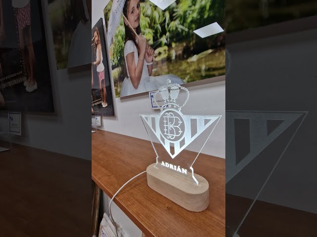 Vídeo relacionado con Lámpara LED de fútbol 3D Betis Gifts Lámpara de Betis Regalos Padre Amigos Comunión Niños Adultos Fútbol Regalos Comunión Niño