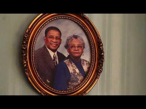 '我們愛你'：重症監護室的遠程告別。 ('We love you': a remote farewell in the ICU)