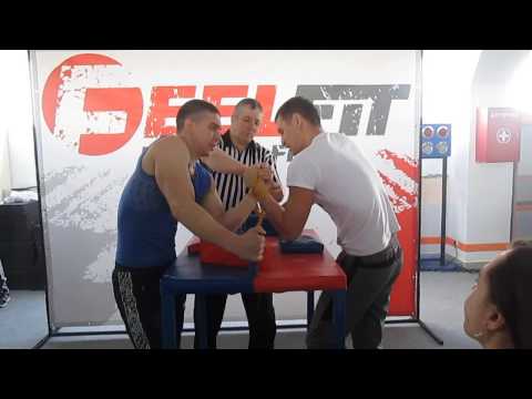 Турнир по армрестлингу в Gym4fit. Категория до 80. Левая рука