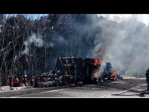 Nova Laranjeiras -BR 277é interditada após caminhão tombar e pegar fogo motorista morreu carbonizado