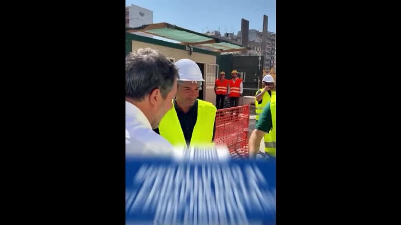 Salvini col casco da cantiere alla Stazione in costruzione del Pigneto: Opera per unire il quartiere