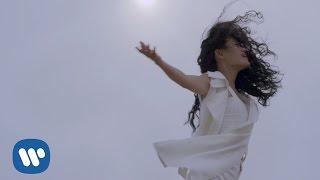 袁婭維 Tia Ray - Love Can Fly (Official Music Video)