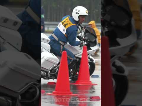 Japan's Elite Motorcycle Police Riding Technique on Honda CB1300P, 300kg+ #Motorcycle #Gymkhana