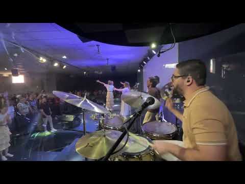 Medley Que se abram os céus + Pai nosso + Que ruja o leão + A Terra clama + Eu navegarei 