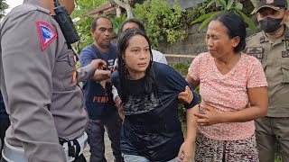 Download lagu Beautiful Woman Suspected of Being Depressed Walking in Abiantuwung, Tabanan, Bali mp3