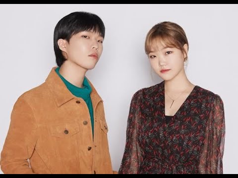 Sibling duo AKMU renews contract with YG