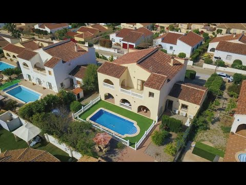 UNDER OFFER - Four bedroom villa for sale in Arboleas with a 9x5m pool and double garage