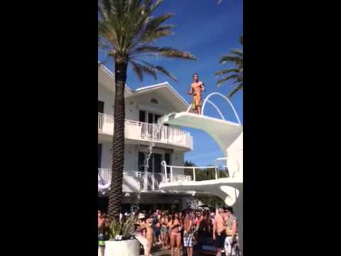 This is how you leave a pool party