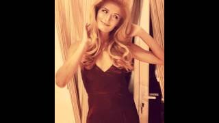 Ana chante "Il venait d'avoir 18 ans " de Dalida