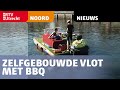 Luuk, Mas en Jeroen vertoeven goed op hun zelfgebouwde vlot met BBQ [RTV Utrecht]