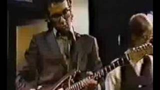 Elvis Costello - I Don&#39;t Want To Go To Chelsea ( Live )