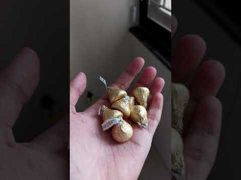 Hershey's Kisses Creamy Milk Chocolate (Gold) #shorts