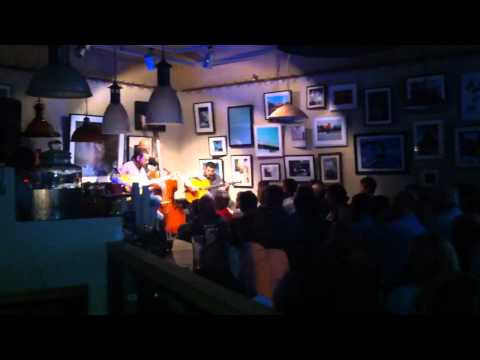 Robin Nolan Trio - Tainted Love