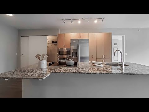A Streeterville 2-bedroom + den, 2 1/2-bath steps from the Mag Mile at Aston A Streeterville 2-bedroom + den, 2 1/2-bath steps from the Mag Mile at Aston