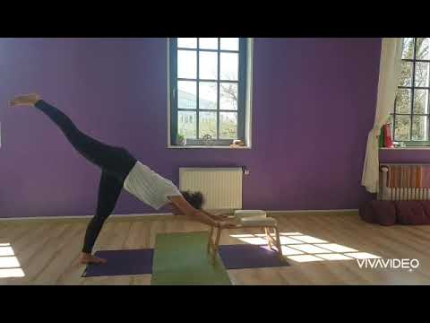 60 MIN Feet Up Yoga Flow mit Jasmin