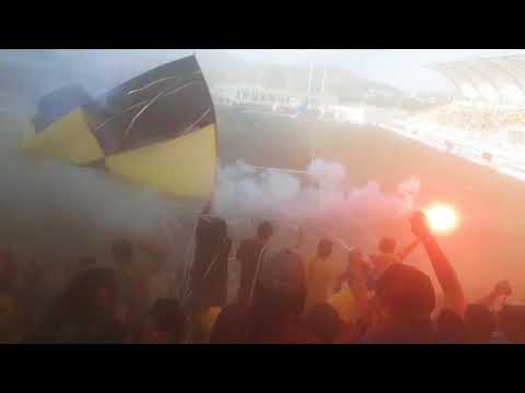 "Sale Kanario, Sale Oh..." Barra: Ultra Kanaria &bull; Club: San Luis de Quillota