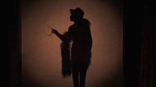 Bande-annonce : BARBARA ET L&#39;HOMME EN HABIT ROUGE