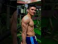 Triceps posing