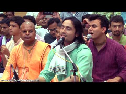 Maha Bhagavat Prabhu Singing Hare Krishna Maha Mantra Evening Session at Namotsava Kirtan Festival 2