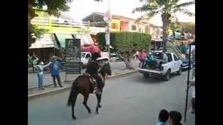AL JINETE MÁS DIESTRO SE LE VAN LAS CABRAS