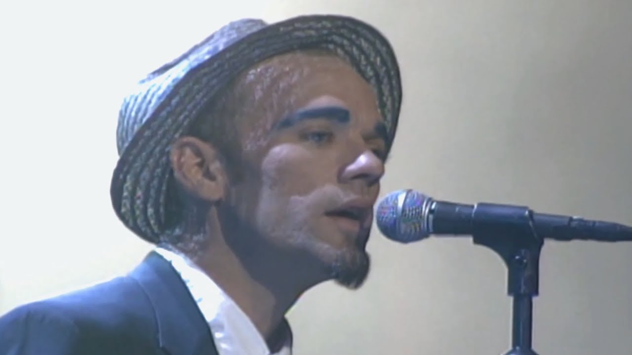 R.E.M. - Everybody Hurts/Drive (MTV: 1993 VMAs) - YouTube