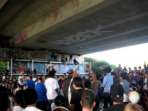 Nomadic Massive at House of Paint 2010 - Clap Your Hands