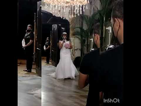 Noiva entra cantando Yeshua e Acontece algo sobrenatural -Raquel Umbelino e Willians almeida