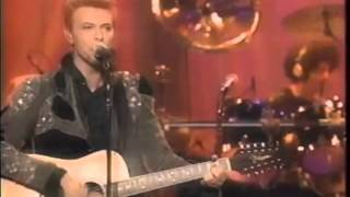 David Bowie and Robert Smith (from The Cure) LIVE - Quicksand