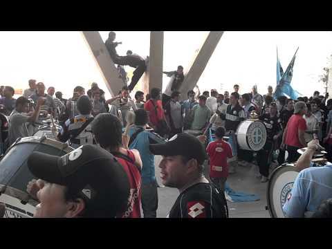 "La primera barra, la barra del loco tito." Barra: Los Piratas Celestes de Alberdi &bull; Club: Belgrano