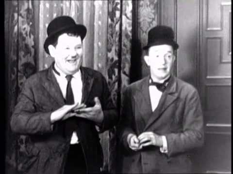 Dick und Doof - im Zirkus Der Gorilla Im Bett