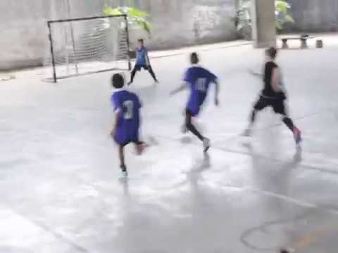 GOLEIRO BENTO SÁ SAI NO ABAFA E TIRA BOLA - NUNES FUTSAL X CORINGA - AMISTOSO (SUB 13)