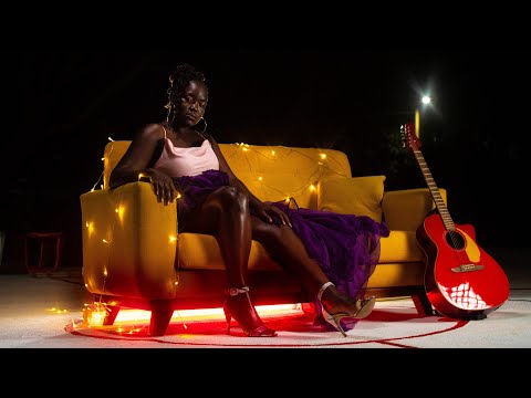 Akia | SERRO (Official Music Video)