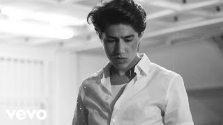 Blanco Y Negro Music Video