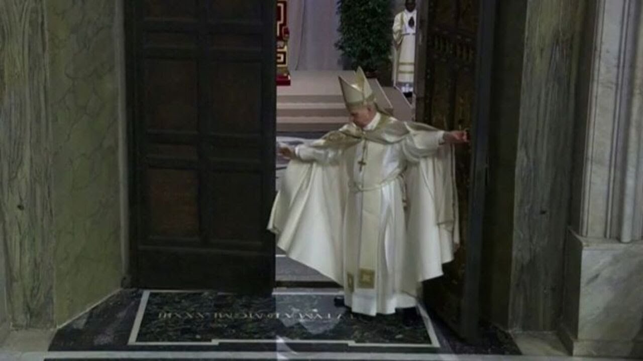 S. Pietro, papa Leone chiude la porta santa: termina il Giubileo