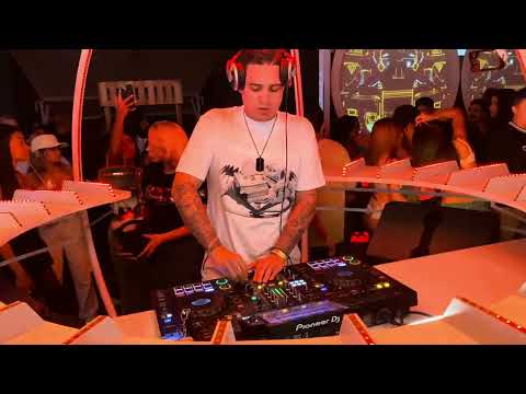 EDWARD SANTELIZ / TECHRAZA