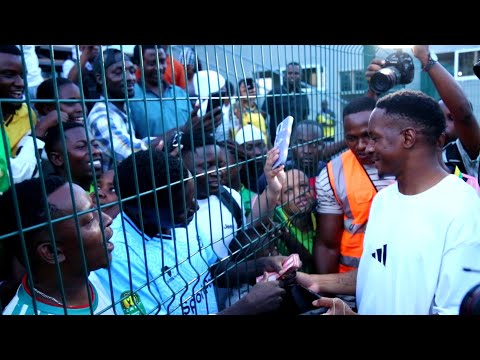 TAZAMA! DJUGUI DIARRA APOKEA MAMILION YA PESA KWA MASHABIKI WA YANGA