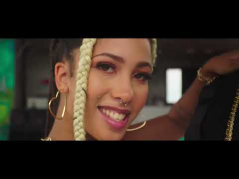 Lya Queiroz - Olha quem ta passando ♫ (Clipe Oficial)