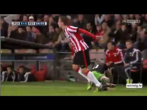 PSV - FEYENOORD  MEMPHIS schiet rakelings over 17-12-2014